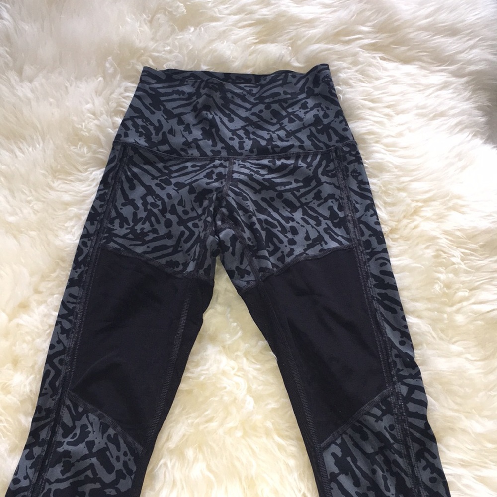 Lululemon size 2 mesh tight